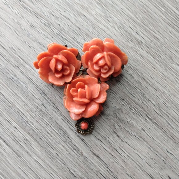 Vintage Faux Coral Brooch with Three Rose Flowers Floral - Picture 4 of 10